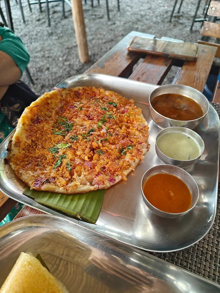 Crispy uttapam, three fresh chutneys
